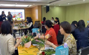 福州国寿开展插花活动迎接母亲节