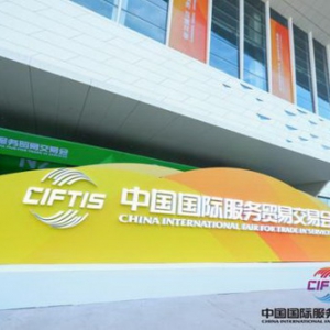 北京市朝阳区领导一行莅临锐仕方达服贸会展区参观指导