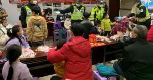 鼓楼国寿联合光大银行华林支行开展“趣闹元宵 兔灯送福”客户联谊活动