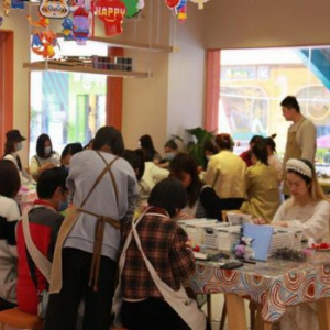 台江国寿党支部开展“美丽女人节”暖心插花活动