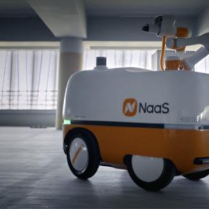 能链智电推出首款充电机器人 进军无人驾驶补能领域