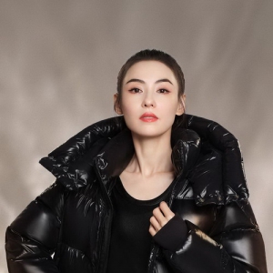 10万人挤进直播间，高梵黑金鹅绒服征服张柏芝、皇室公主