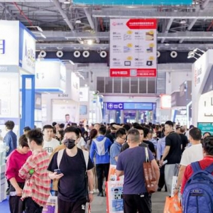 从马路展会到全球舞台，第30届古镇灯博会向新而行，向高而攀