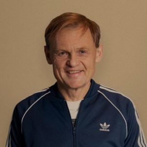 连续三个季度增长下实现2023全年业绩反转，熟悉的阿迪达斯又回来了