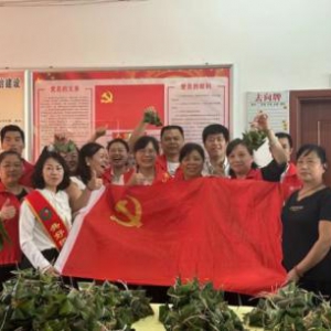 中国人寿福州城区收展一部开展“端午粽情 送福万家”活动