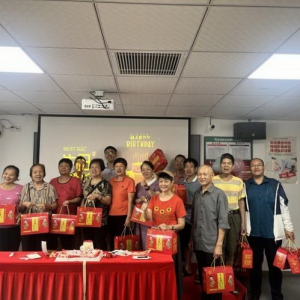 温情满满生日会 共度欢乐好时光 —— 中国人寿晋安支公司开展关爱老年客户活动