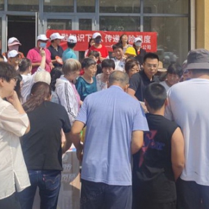 中华人寿天津分公司开展全国保险公众宣传日送险下乡活动