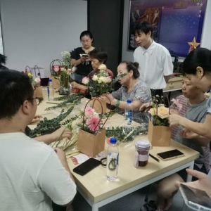 中国人寿寿险晋安支公司开展插花艺术主题活动