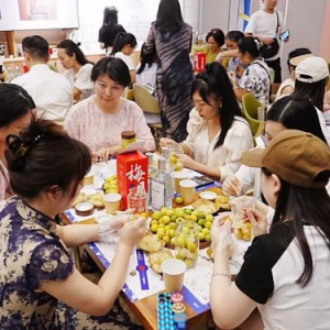 平安保险成都携手梅见 邀VIP客户共赴手作梅酒之旅