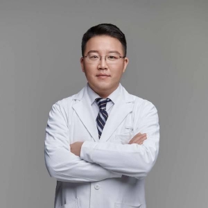 成都新华医院医疗美容陶俊：朝天鼻的成因及改善方法