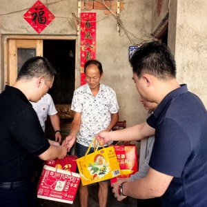 中国人寿寿险福州分公司：走访送温暖  慰问暖人心