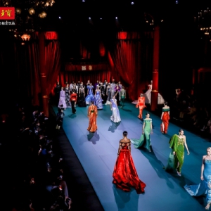 中国凉茶走向世界，加多宝助力“2024巴黎·恭王府服饰秀”弘扬中华文化