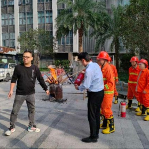 中国人寿寿险仓山区支公司组织开展消防应急演练