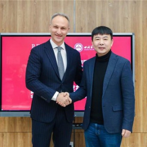 “艺”“商”共赢展新姿，“光”耀山城新名片，佛罗伦萨小镇与四川美术学院达成战略合作