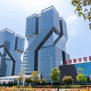 登顶两大“富豪榜”头条，硅鑫成为财富风向标