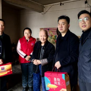 中国人寿寿险福州分公司深入社区开展“我为群众办实事”暖心慰问服务