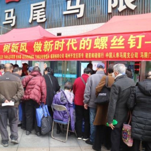 中国人寿马尾支公司联合片区多家单位共同举办“学雷锋 树新风 做新时代的螺丝钉”志愿者服务活动