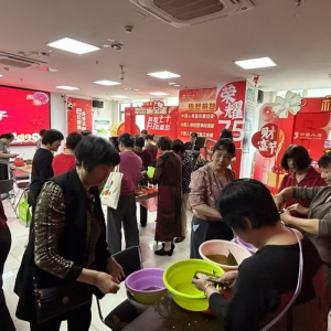 中国人寿寿险闽侯支公司开展“粽情端午 传递爱与责任”客户体验活动