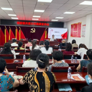 中国人寿寿险连江支公司走进潘渡镇开展“关爱女性健康”宣传活动