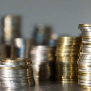 2025年现货黄金高位震荡，安全交易平台助力投资者应对行情波动