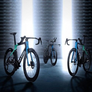 迪卡侬VAN RYSEL携迪卡侬AG2R车队再战2025环广西世巡赛，以专业科技连接顶级竞技与大众骑行