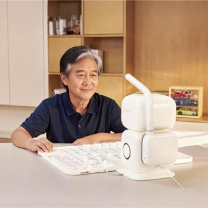 元萝卜新品，用AI重塑棋趣：能陪聊、会讲棋，助老人乐在“棋”中