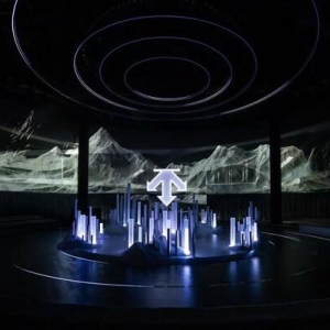 迪桑特「问顶未来」品牌大秀于北京华贸盛大举行 以一座"未来之城"开启专业运动新篇章