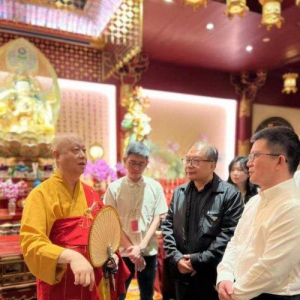 构建东西方文明交流的桥梁