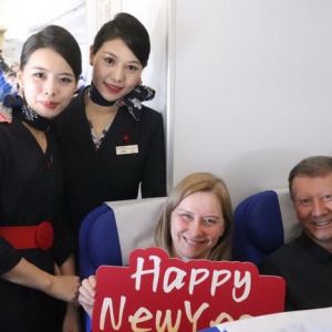 “渝见2026” 东航元旦主题航班传递新年祝福