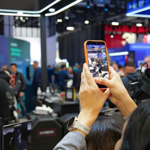 CES2026创新奖得主：傲鲨 VIATRIX海外首次亮相，引领外骨骼机器人走向日常