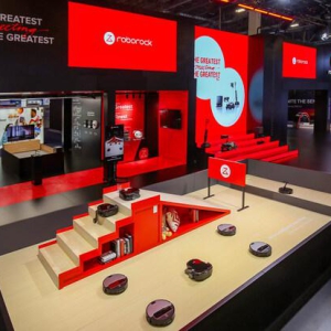 CES 2026：石头科技携手皇家马德里，全球首款能扫楼梯的扫地机器人亮相
