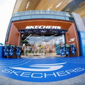 斯凯奇亚洲首家旗舰店落地中国三亚，开启沉浸式运动零售新体验