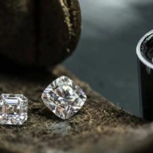 从克拉崇拜到品质认知，中国天然钻石市场的消费升级之路