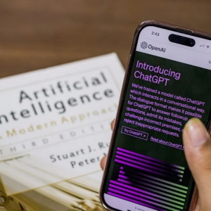 GPT-5.3 上线 Codex 平台 OpenAI 回应 Claude 争议 中国火箭渔网式回收技术落地