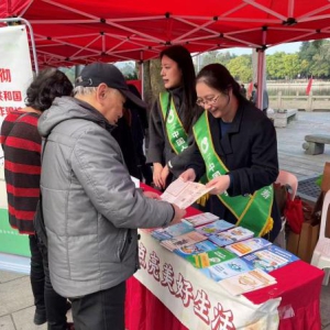 骏马奔腾启新程，国寿服务暖人心 中国人寿寿险仓山支公司组织开展新春金融教育宣传暨客户服务活动